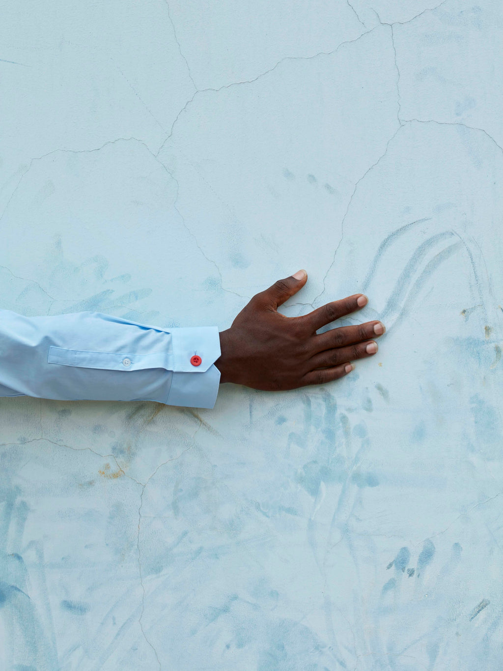 Laura Bonnefous | Hand over the blue