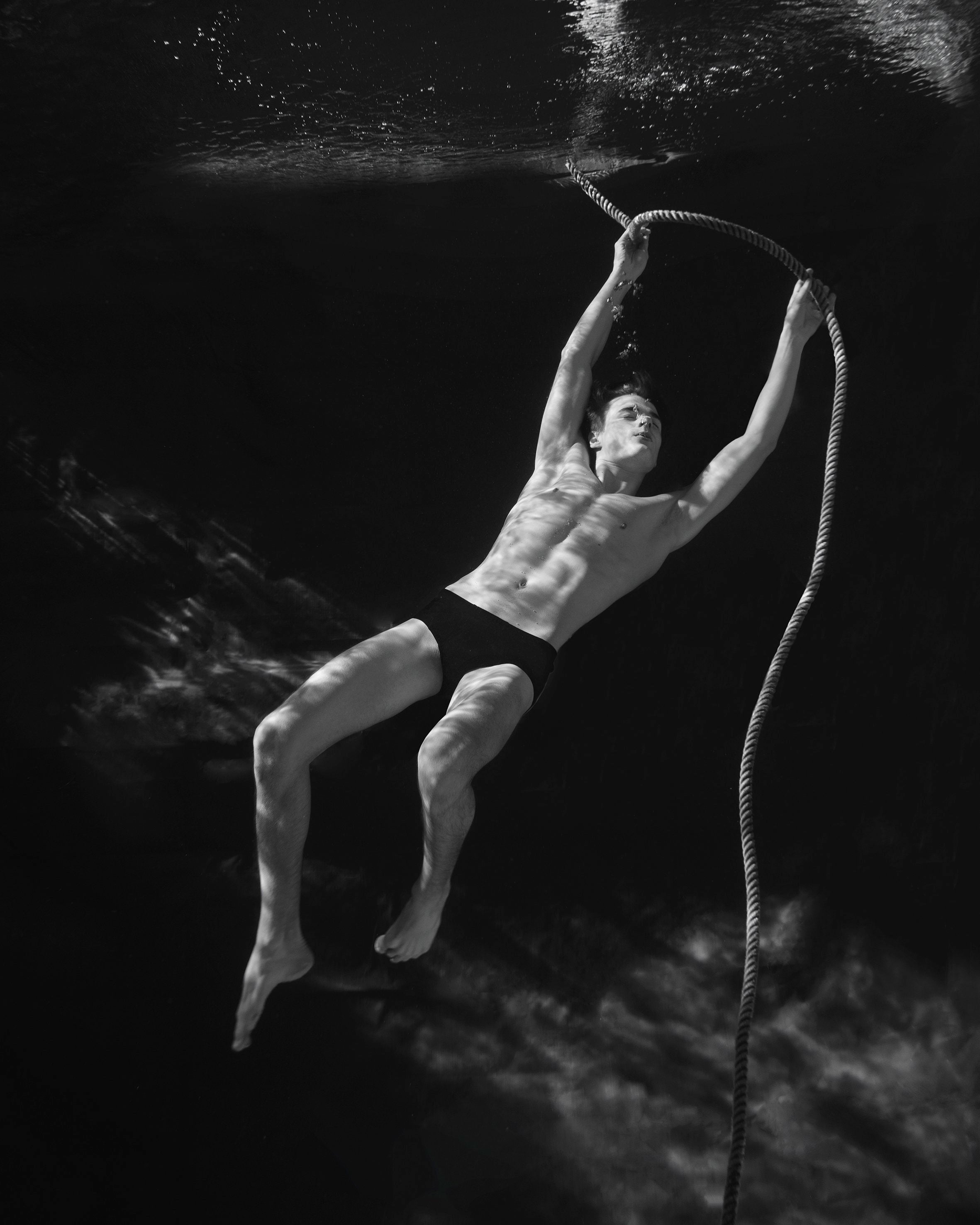GT Nergaard | Ola diving under water